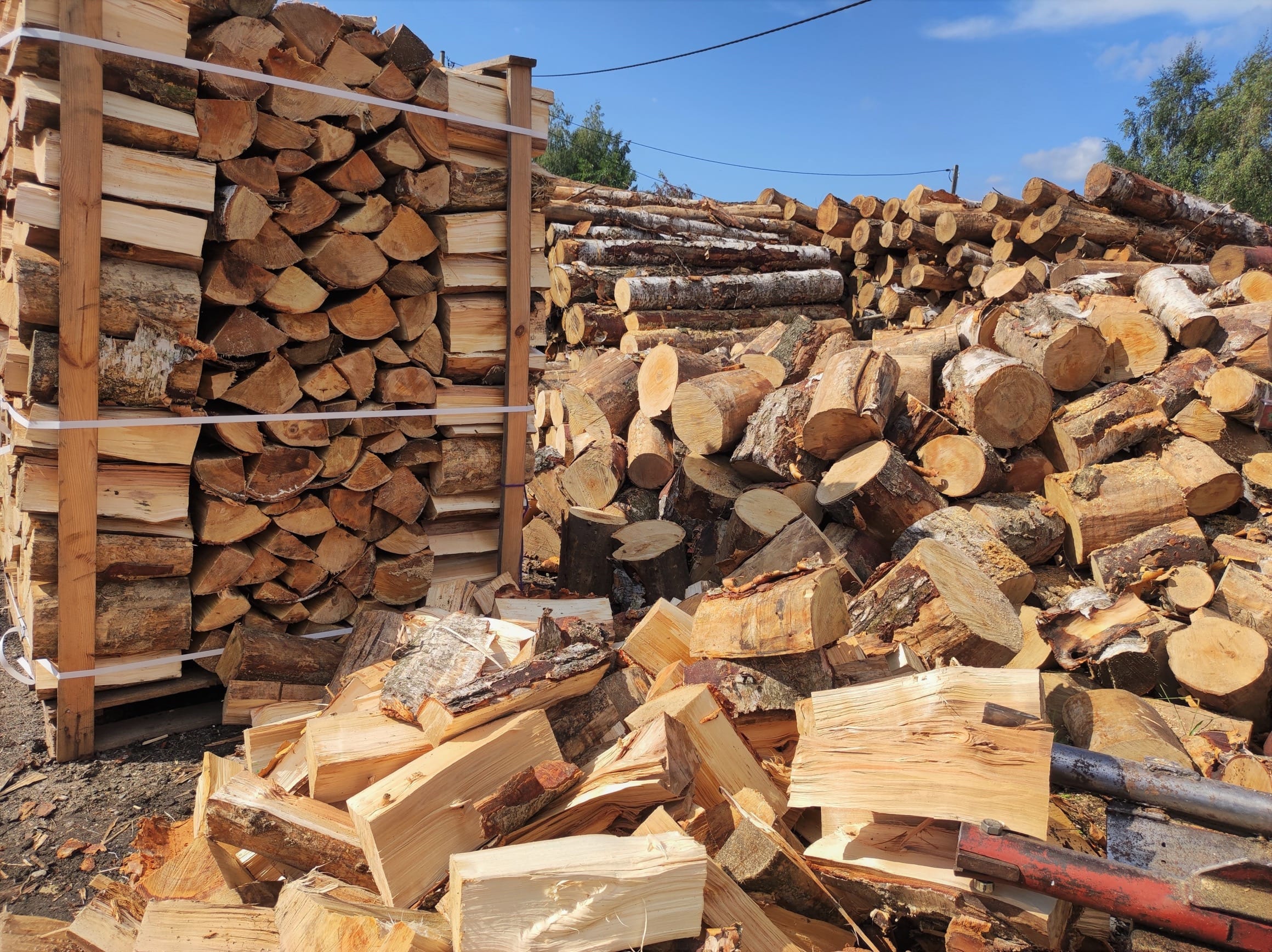 Kominek gotowy do rozpalenia? dzięki drewnu kominkowemu 'Ciepło Drewna' ciesz się wyjątkową jakością! Solidne zapakowane na paletach, z dostawą do domu lub transportem własnym. #DrewnoKominkowe #CiepłoDrewna