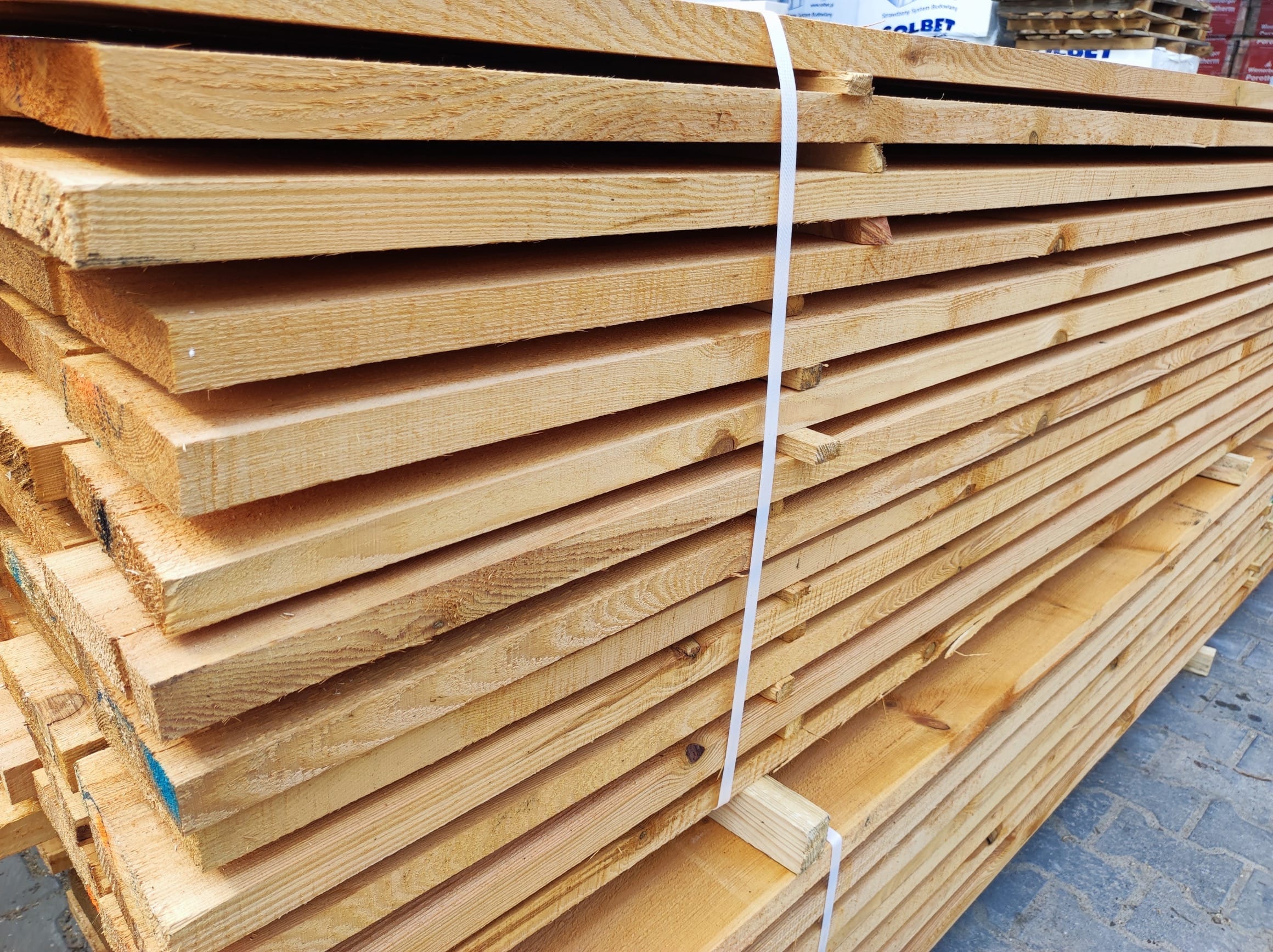 Wszystkie elementy więźby dachowej są starannie przygotowane i zabezpieczone do transportu. Możliwość zamówienia pod projekt/wymiar. Zamów teraz!