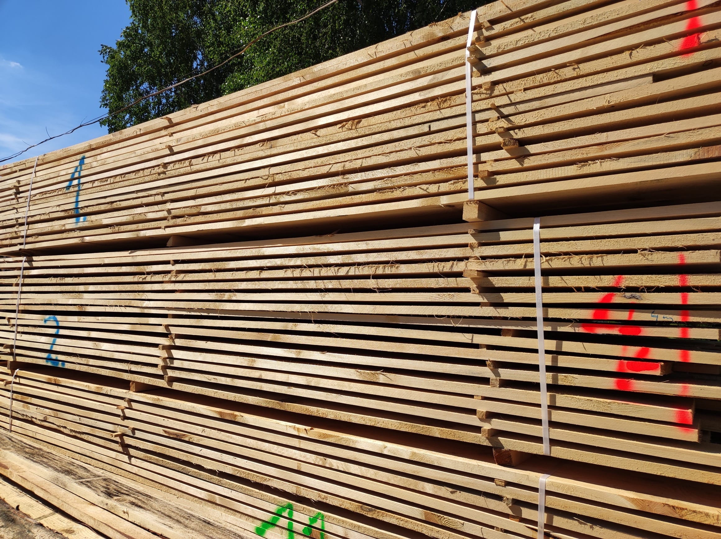 Wysokiej jakości, wytrzymałe stemple budowlane, które idalnie sprawdzą się w Twoim projekcie!