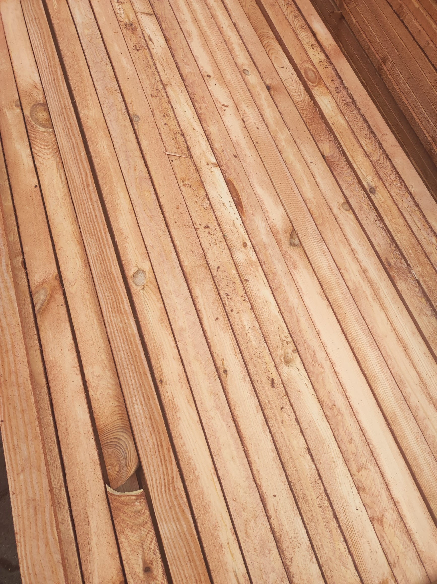 Więźby dachowe, łaty, kontrłaty, deski, podbitki, krokwie, belki, murłaty, kantówki i legary, to nasza specjalność! Satysfakcja gwarantowana. Zadzwoń teraz!